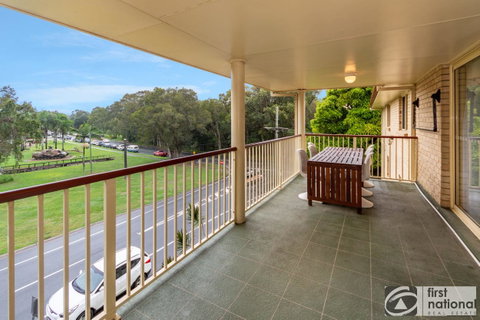 Immaculate Spacious Second Floor Unit Overlooking Pristine Parklands - Accommodation Search 2