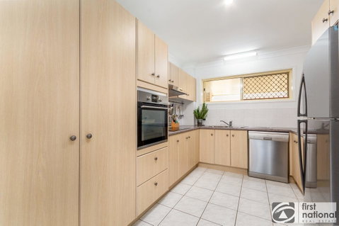 Immaculate Spacious Second Floor Unit Overlooking Pristine Parklands - Accommodation Search 7