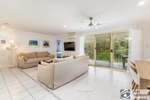Immaculate Spacious Second Floor Unit Overlooking Pristine Parklands - Accommodation Search 3