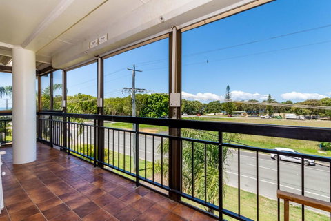 Spacious Unit Overlooking Moreton Bay - Boyd St, Woorim - Accommodation Search 9