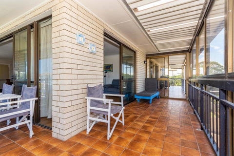 Spacious Unit Overlooking Moreton Bay - Boyd St, Woorim - Accommodation Search 12