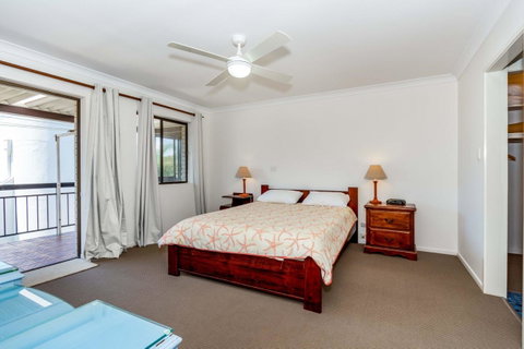 Spacious Unit Overlooking Moreton Bay - Boyd St, Woorim - Accommodation Search 4