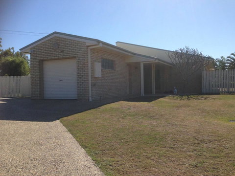 Private Canal Duplex With Pontoon - Oleander Drive, Bongaree - Accommodation Search 7