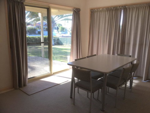 Private Canal Duplex With Pontoon - Oleander Drive, Bongaree - Accommodation Search 9