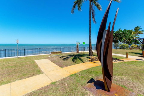 Private Canal Duplex With Pontoon - Oleander Drive, Bongaree - Accommodation Search 12
