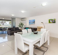 First Floor Air Conditioned Free Wi-Fi - Accommodation Search