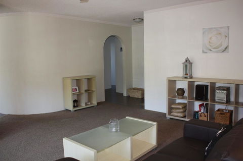 Close To Surf Beach, Surf Club, Hotel And Shops - Boyd St, Woorim - Accommodation Search 3