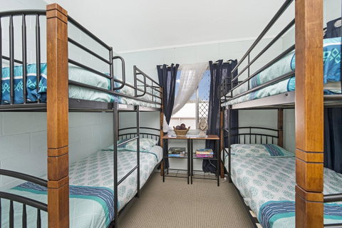 First Floor Unit Close To Shops, Park And Waterfront! - Accommodation Search 4