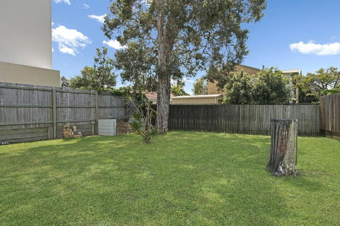 First Floor Unit Close To Shops, Park And Waterfront! - Accommodation Search 12
