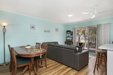 First Floor Unit Close To Shops, Park And Waterfront! - Accommodation Search 5