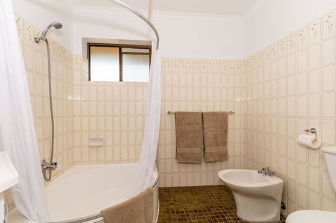 Spacious Family Unit With Incredible Views. - Accommodation Search 14