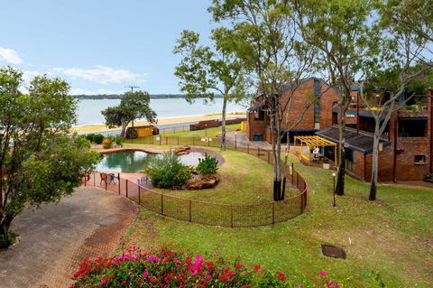 Spacious Family Unit With Incredible Views. - Accommodation Search 8