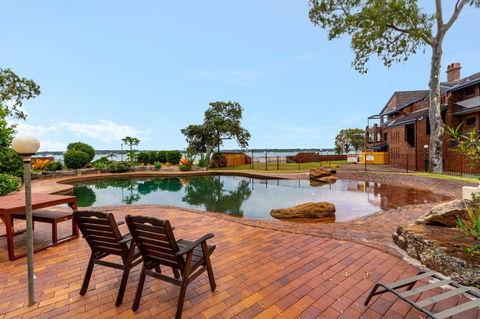 Spacious Family Unit With Incredible Views. - Accommodation Search 4