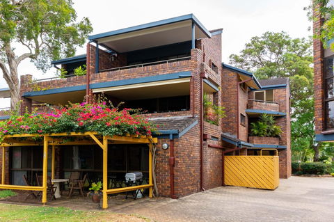 Spacious Family Unit With Incredible Views. - Accommodation Search 2