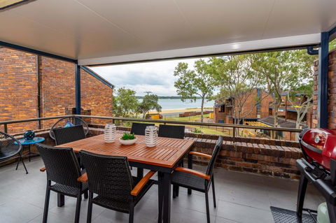 Spacious Family Unit With Incredible Views. - Accommodation Search 0