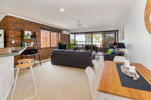 Spacious Family Unit With Incredible Views. - Accommodation Search 12