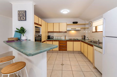Spacious Family Unit With Incredible Views. - Accommodation Search 11