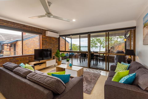 Spacious Family Unit With Incredible Views. - Accommodation Search 1