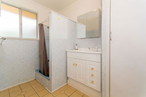 Short Stroll To Surf Beach - North Street, Woorim - Accommodation Search 5