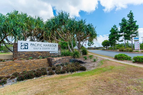 Huge Top Floor Unit Across The Road....Waterfront!! - Accommodation Search 17