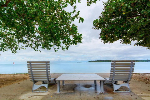 Huge Top Floor Unit Across The Road....Waterfront!! - Accommodation Search 18
