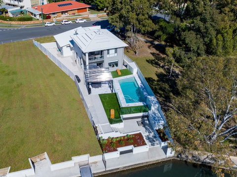 Stunning Canal Home Oh So Close To The Waterfront - Accommodation Search 0