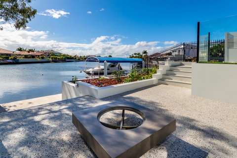Stunning Canal Home Oh So Close To The Waterfront - Accommodation Search 18