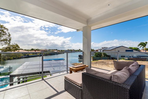 Stunning Canal Home Oh So Close To The Waterfront - Accommodation Search 12