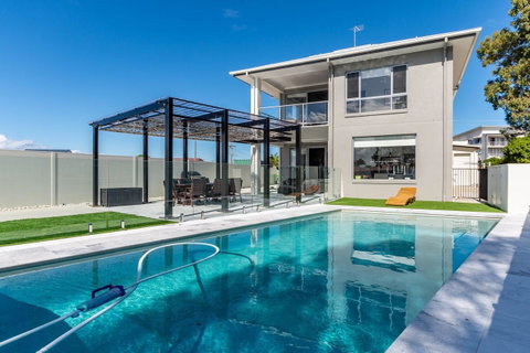 Stunning Canal Home Oh So Close To The Waterfront - Accommodation Search 8