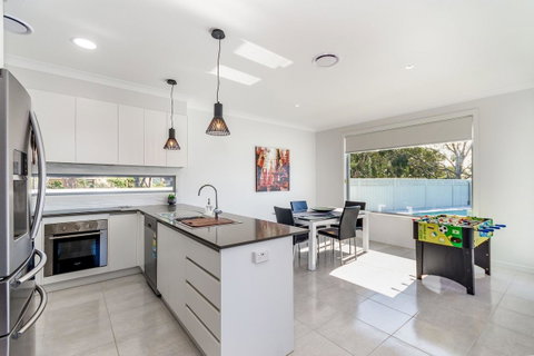 Stunning Canal Home Oh So Close To The Waterfront - Accommodation Search 15