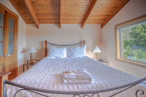 Mountain Seas Lodge - Accommodation Search 9