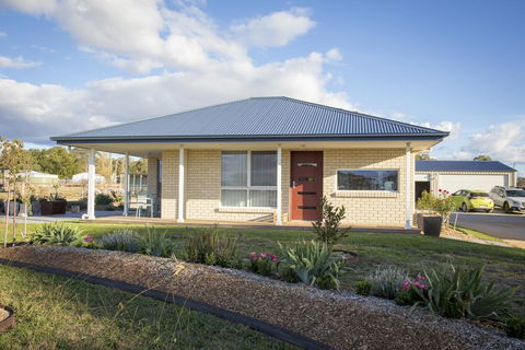 Gindanha - Accommodation Search 0