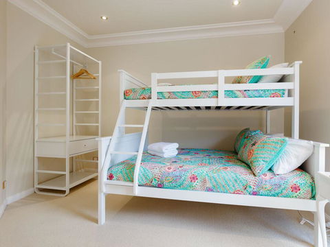 'Baylife Villa' 4a Warruga St - Large Home With WIFI, Netflix, Aircon, Linen & Spectacular Views - Accommodation Search 1