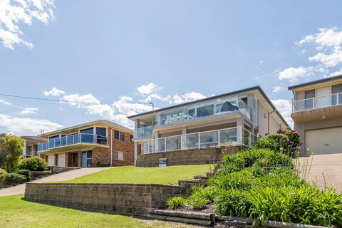 'Salt & Light' Mollymook - Accommodation Search 1