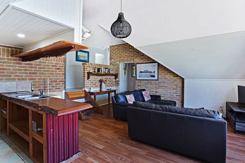 'Salt Wood' Cabin Style Retreat - Accommodation Search 2