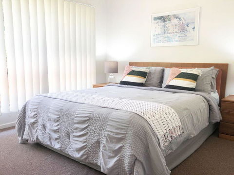 'Sandy Palms' 28 Moorooba Cr - Beautiful Home With Wifi, Air-con And Boat Parking - Accommodation Search 1