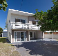 'SeaHaven' 2 Richardson Ave - Large home with Aircon Smart TV WIFI Netflix  Boat Parking - Accommodation Search