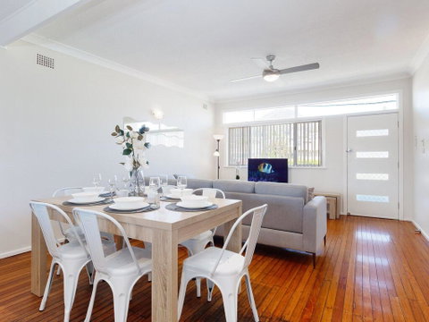'Shoalz', 28 Rigney Street - Renovated Pet Friendly Cottage & Boat Parking - Accommodation Search 2