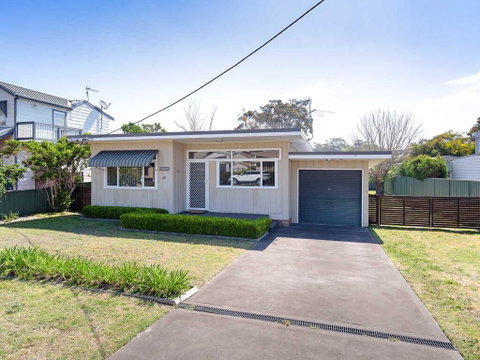 'Shoalz', 28 Rigney Street - Renovated Pet Friendly Cottage & Boat Parking - Accommodation Search 0