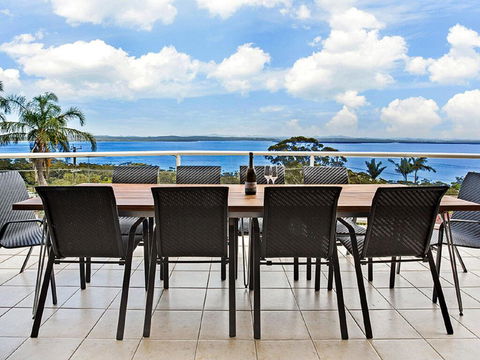 'The Bay', 25 Wallawa Rd - Huge Home With Aircon, Spectacular Views & Chromecast - Accommodation Search 3