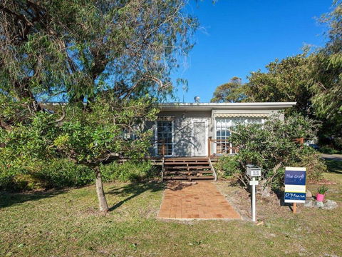 'The Croft' 11 Boulder Bay Rd - Cosy Beach House With Aircon & Only 270m To The Beach - Accommodation Search 0