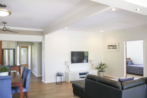 'Top Tier' Dog Friendly Holiday Home - Accommodation Search 3