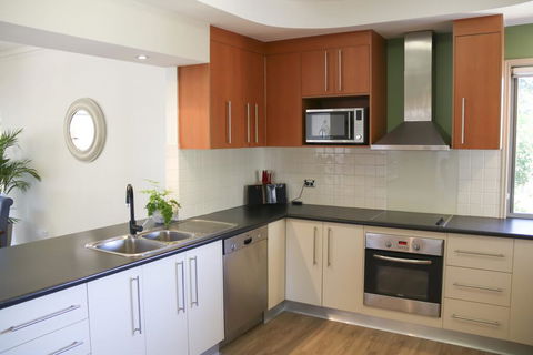 'Top Tier' Dog Friendly Holiday Home - Accommodation Search 1