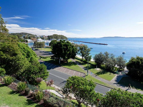 1 'Kiah', 53 Victoria Parade - Stunning Views, Wifi, Aircon, Just Across The Road To The Water - Accommodation Search 0