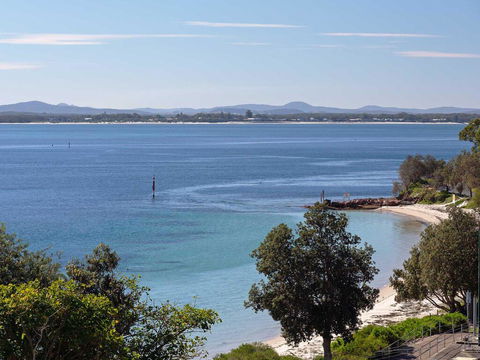 1 'Kiah', 53 Victoria Parade - Stunning Views, Wifi, Aircon, Just Across The Road To The Water - Accommodation Search 3