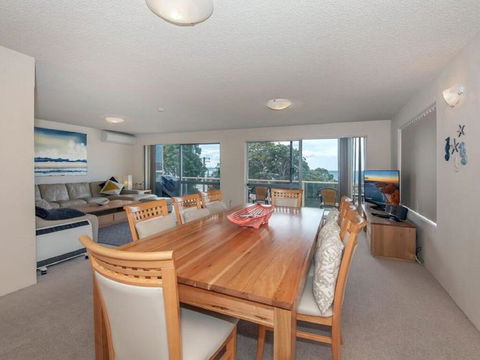 1 'Laman Lodge', 15 Laman Street - Stunning Air Conditioned Unit With Water Views And WIFI - Accommodation Search 3