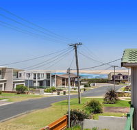 1/32 Ocean Avenue - three bedrooms three bathrooms air con boat parking  water views - Accommodation Search