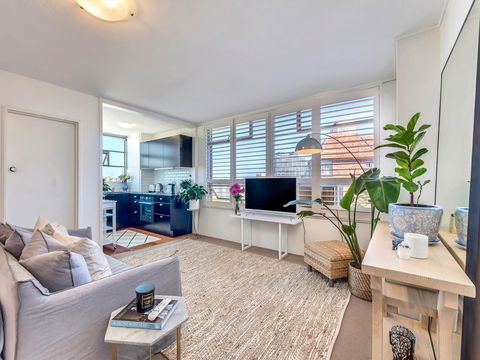 10 Barncleuth Square - Accommodation Search 0