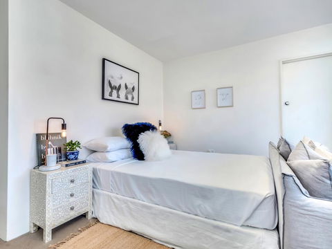 10 Barncleuth Square - Accommodation Search 3