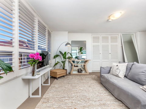 10 Barncleuth Square - Accommodation Search 1